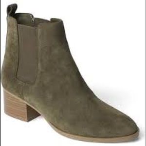 The Gap Chelsea Boots